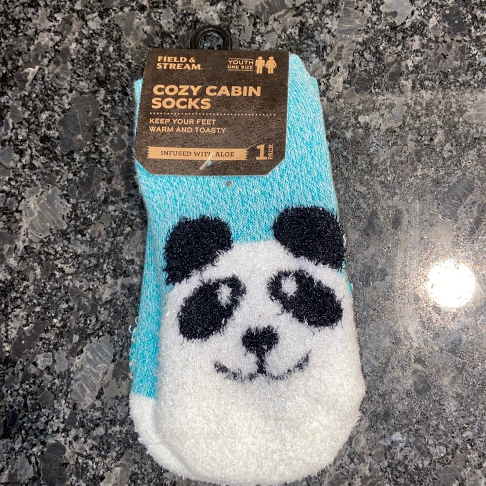 NWT Youth Cozy Cabin Socks